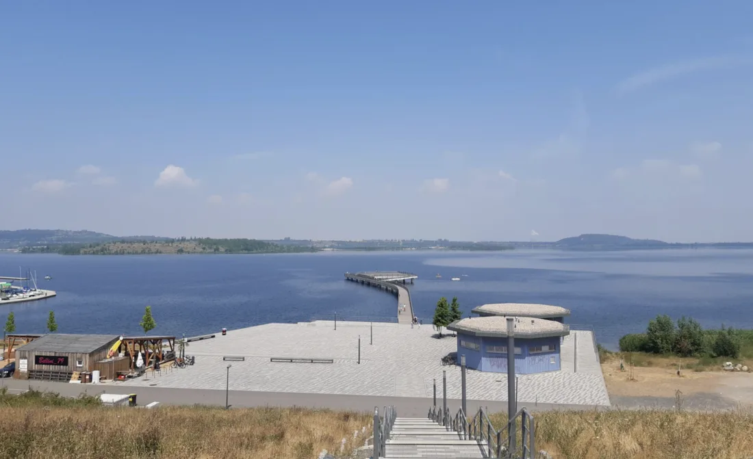 Seebrücke und Promenade am Geiseltalsee